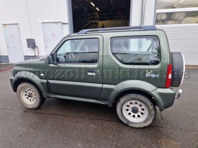 Suzuki Jimny Ranger with small Heinemann box trailer as package