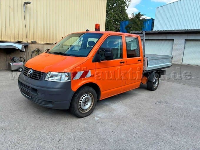 Transporter VW T5 four wheel and open box