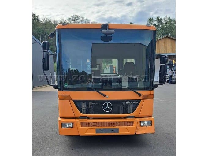 VDL hooklift- on Mercedes Econic truck chassis