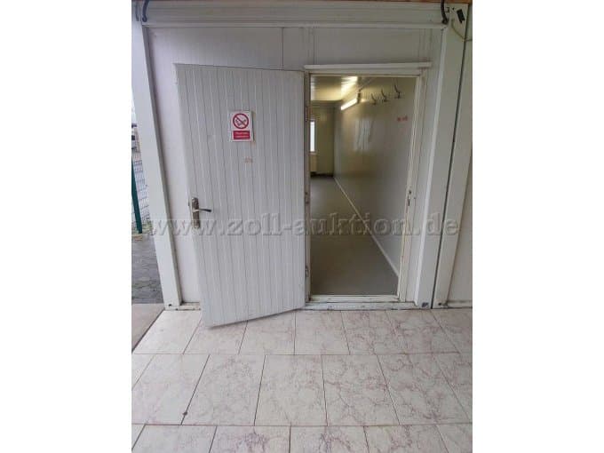 Living container, manufacturer unknown, size 20 ft