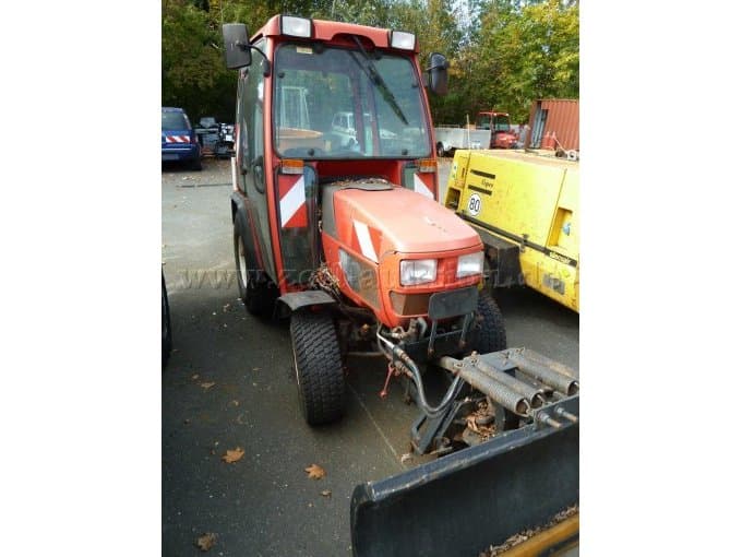 Yanmar Hakotrac 2100DA KE-200H with Rauch SA 250 Spreader