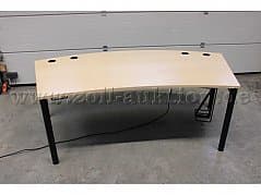 Electrically height-adjustable desk by VS