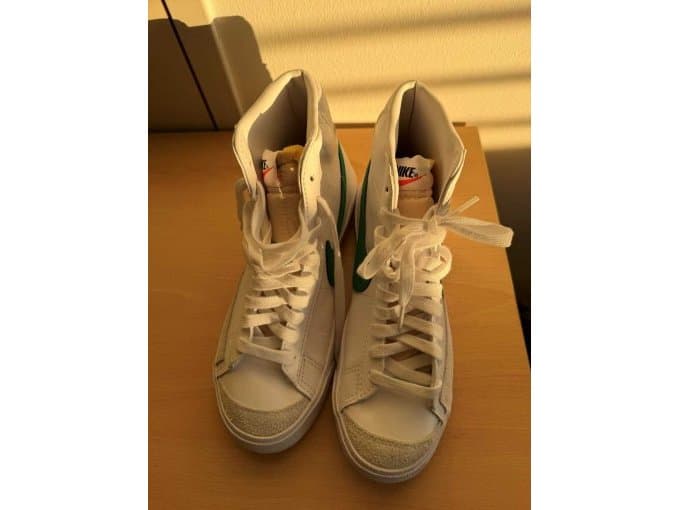 original pair of Nike sneakers, white with green Nike characters, size 40,5, new