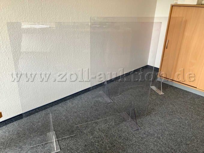 Polycarbonate splash protection walls with pass-through