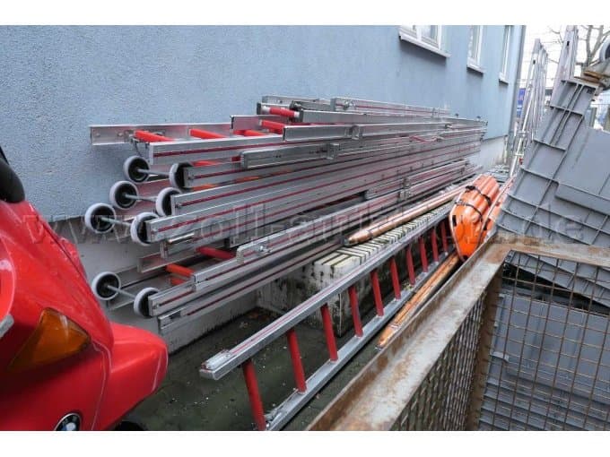 Haca sliding ladder tops defective length approx. 5.5 meters