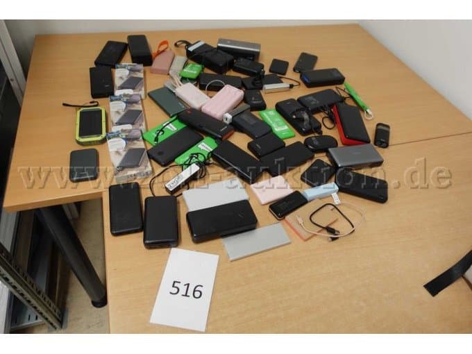 x Powerbank verschiedener Hersteller und Größe