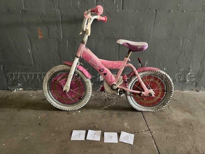 Bicycles from different manufacturers with different sizes
