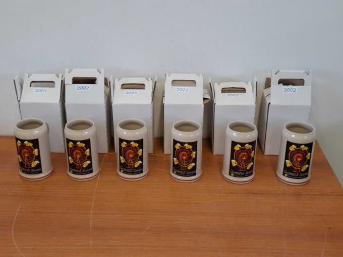 Oktoberfestkrüge ohne Zinndeckel Jahreskrüge 2002, Manufacturer: Rastal